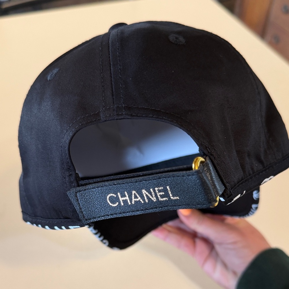 CHANEL Black Hat with White Emblem - Picture 4 of 6